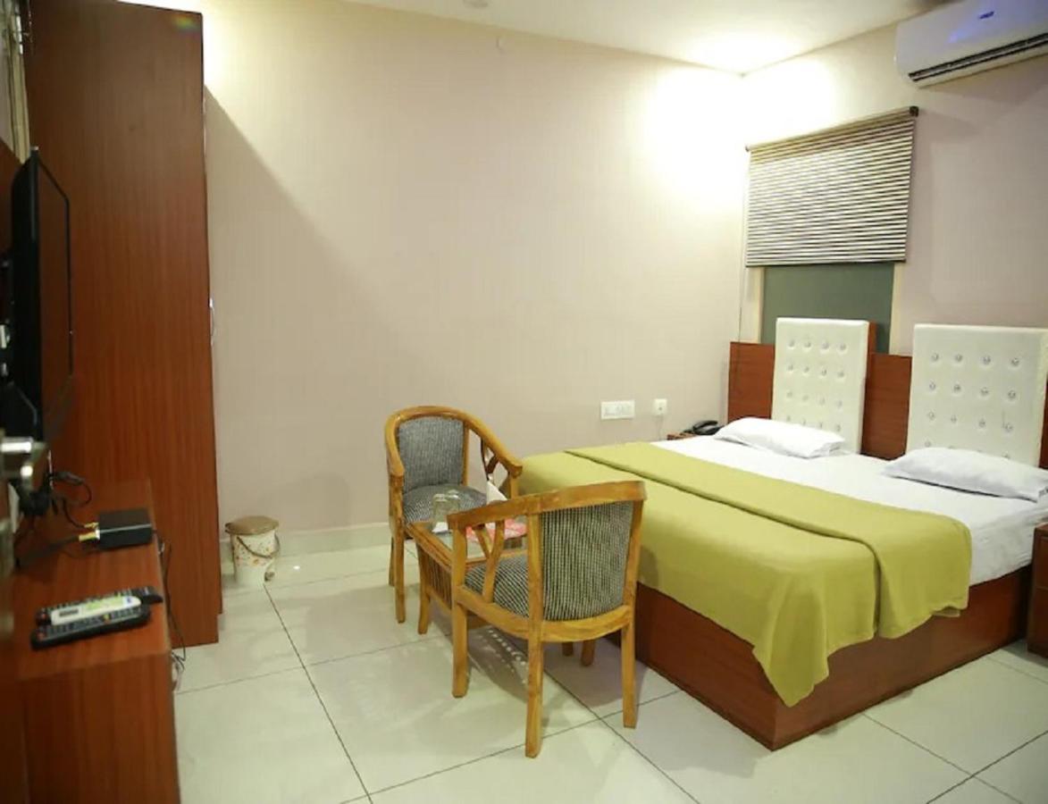 Hotel Kings, Rohtak Exterior foto